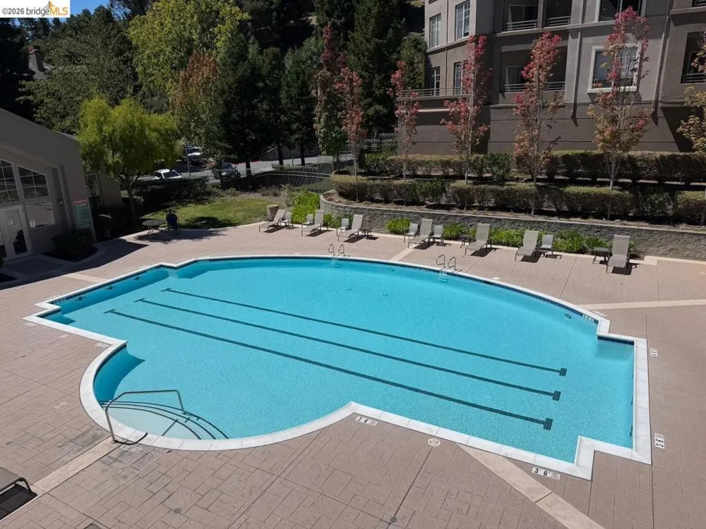 200 Caldecott Ln #308 Oakland, CA 94618