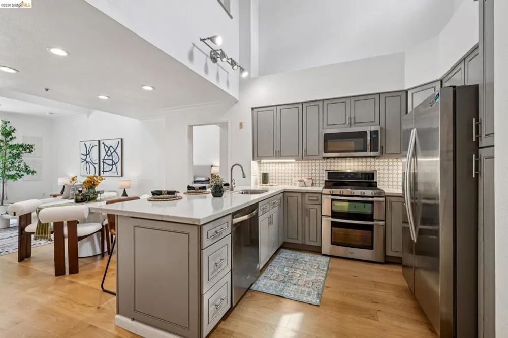 200 Caldecott Ln #308 Oakland, CA 94618
