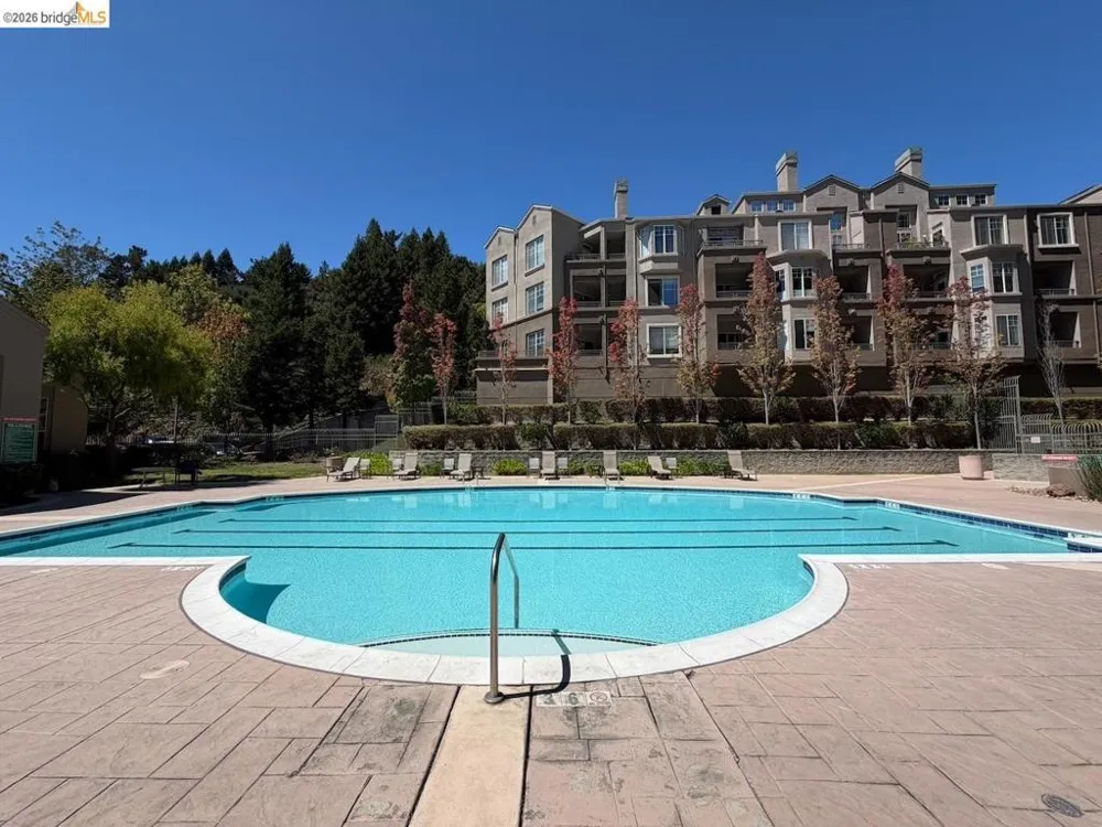 200 Caldecott Ln #308 Oakland, CA 94618