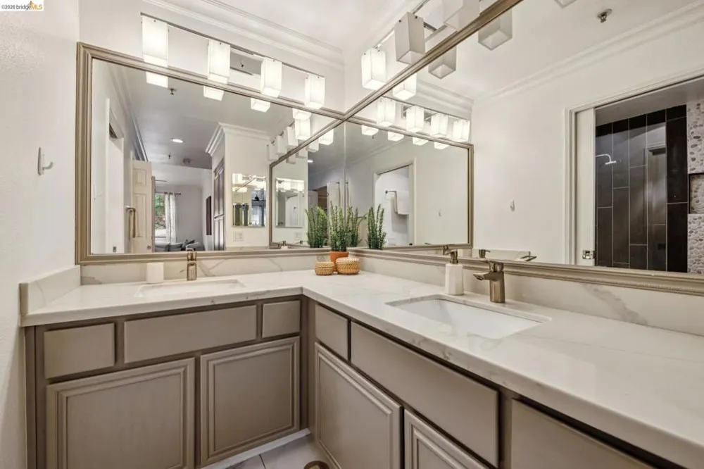 200 Caldecott Ln #308 Oakland, CA 94618