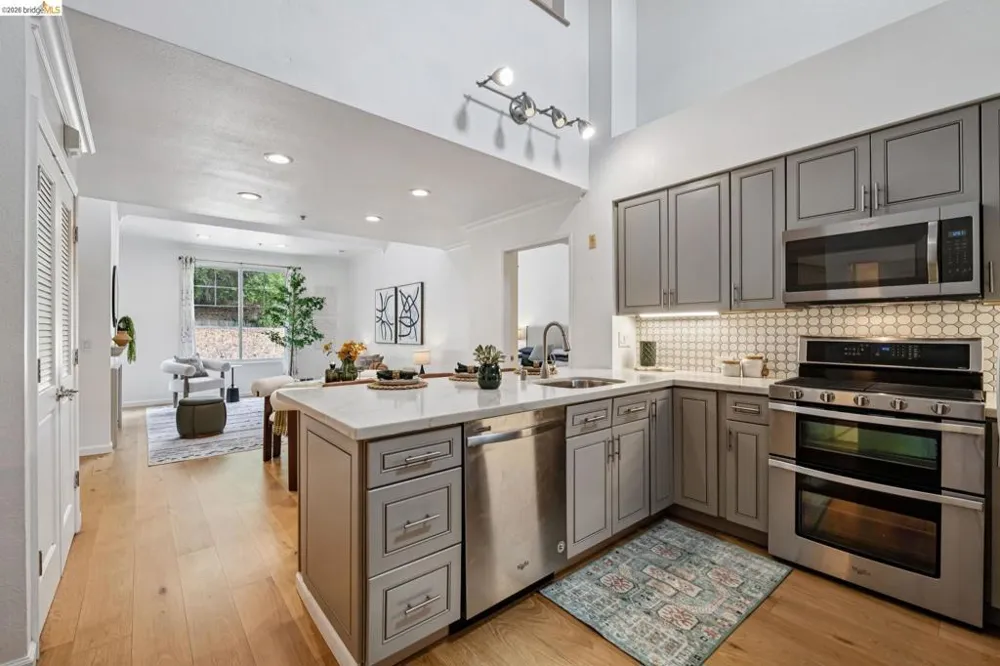 200 Caldecott Ln #308 Oakland, CA 94618