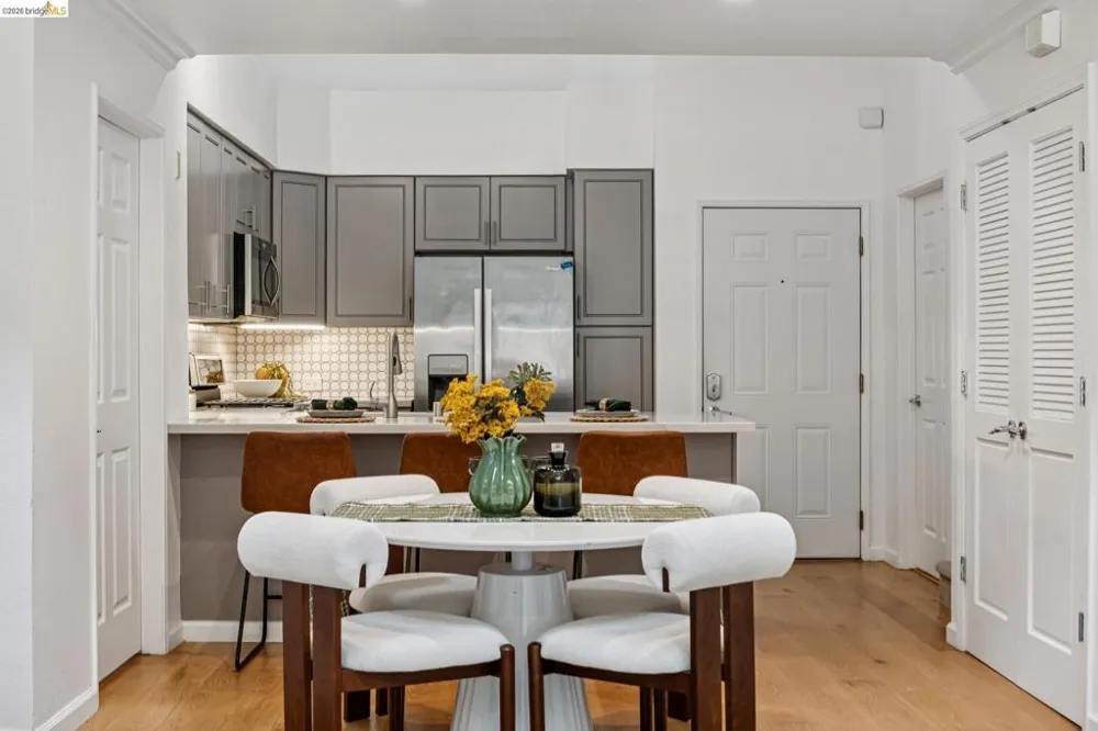 200 Caldecott Ln #308 Oakland, CA 94618