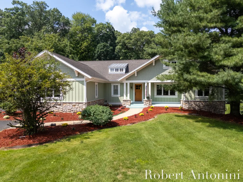 2025 Pine Nook Court NE Grand Rapids, MI 49525