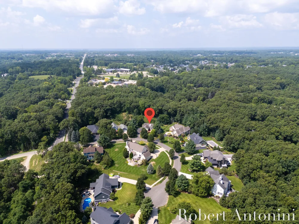 2025 Pine Nook Court NE Grand Rapids, MI 49525