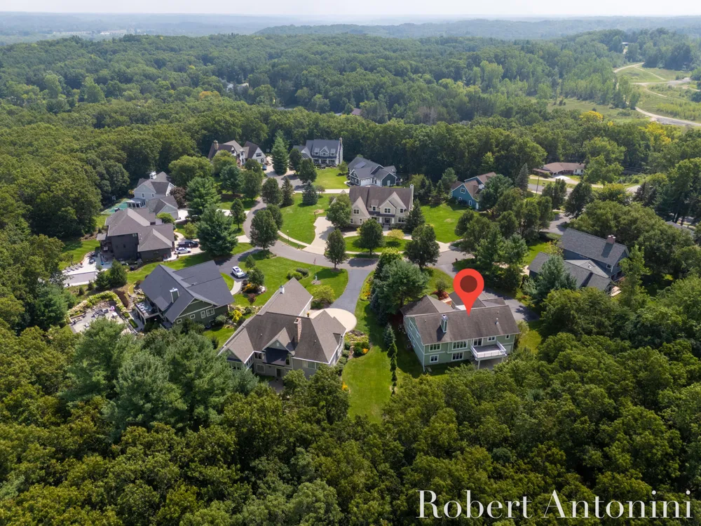 2025 Pine Nook Court NE Grand Rapids, MI 49525