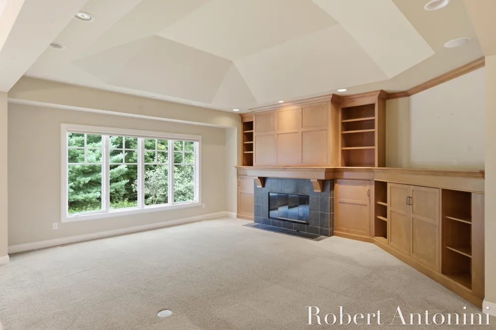 2025 Pine Nook Court NE Grand Rapids, MI 49525