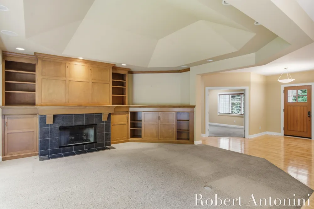 2025 Pine Nook Court NE Grand Rapids, MI 49525