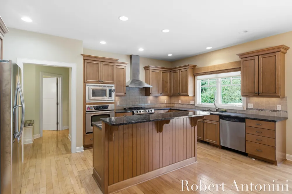 2025 Pine Nook Court NE Grand Rapids, MI 49525