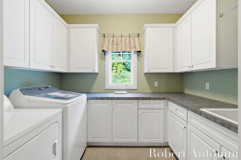 2025 Pine Nook Court NE Grand Rapids, MI 49525