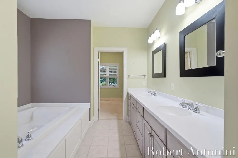 2025 Pine Nook Court NE Grand Rapids, MI 49525