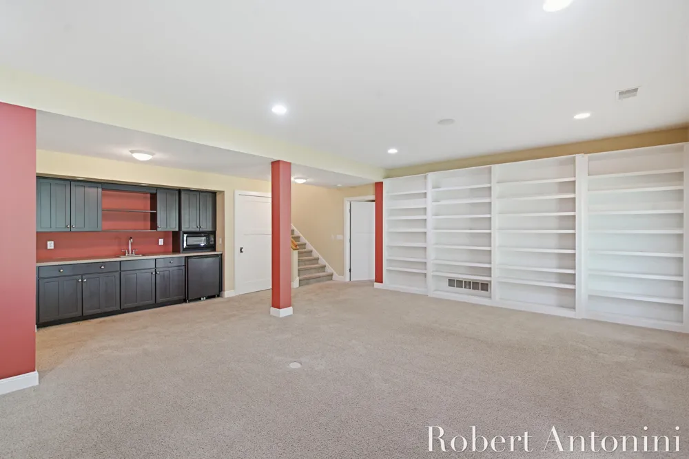 2025 Pine Nook Court NE Grand Rapids, MI 49525