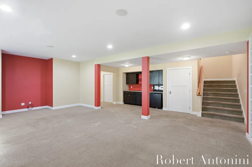 2025 Pine Nook Court NE Grand Rapids, MI 49525