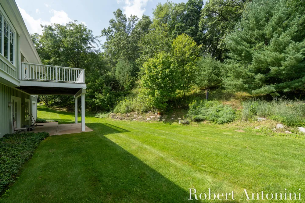 2025 Pine Nook Court NE Grand Rapids, MI 49525