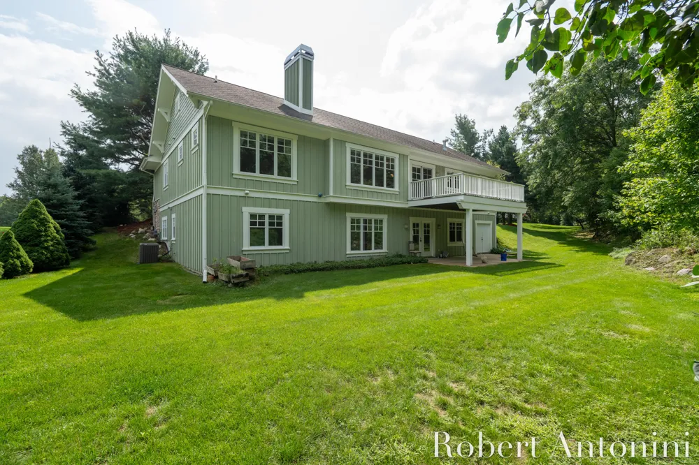 2025 Pine Nook Court NE Grand Rapids, MI 49525