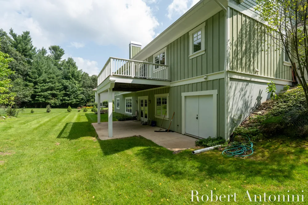 2025 Pine Nook Court NE Grand Rapids, MI 49525