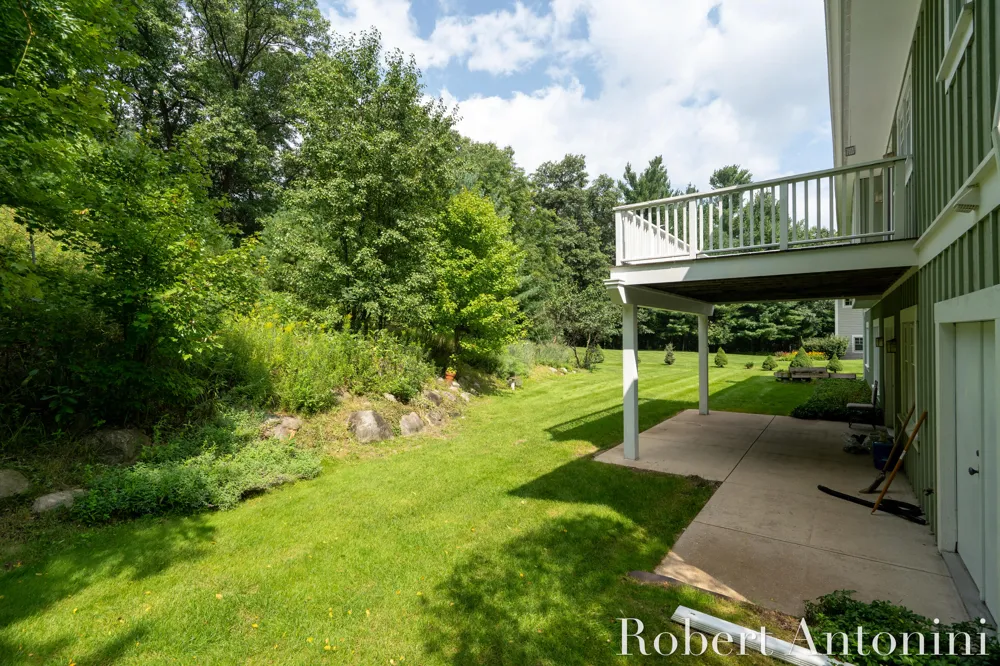 2025 Pine Nook Court NE Grand Rapids, MI 49525