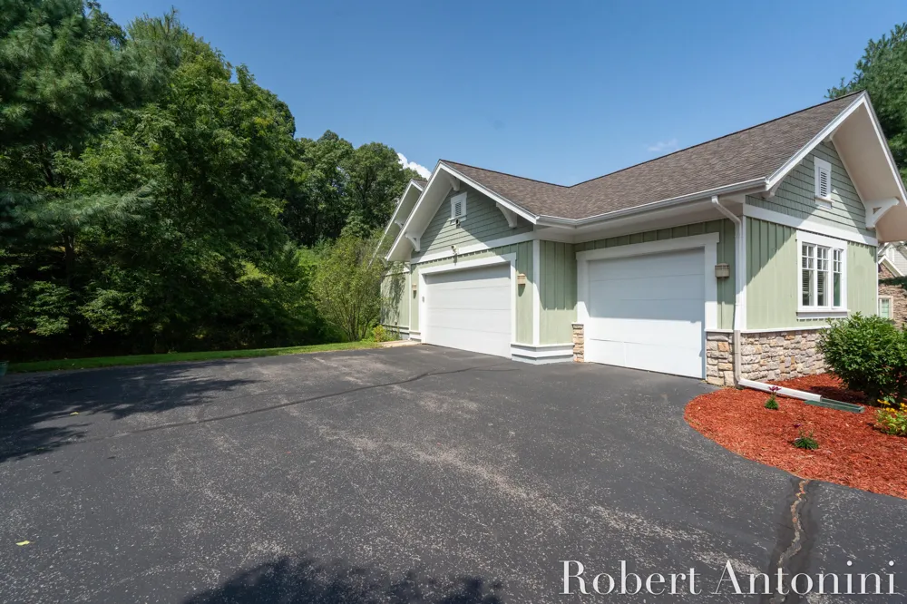 2025 Pine Nook Court NE Grand Rapids, MI 49525