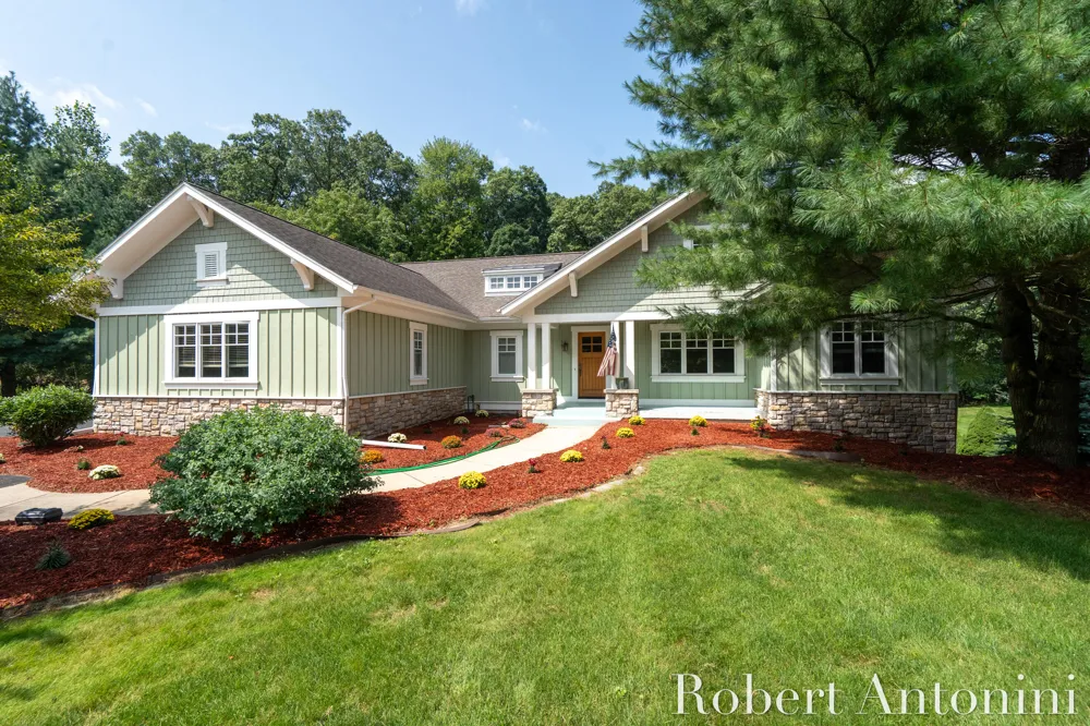 2025 Pine Nook Court NE Grand Rapids, MI 49525