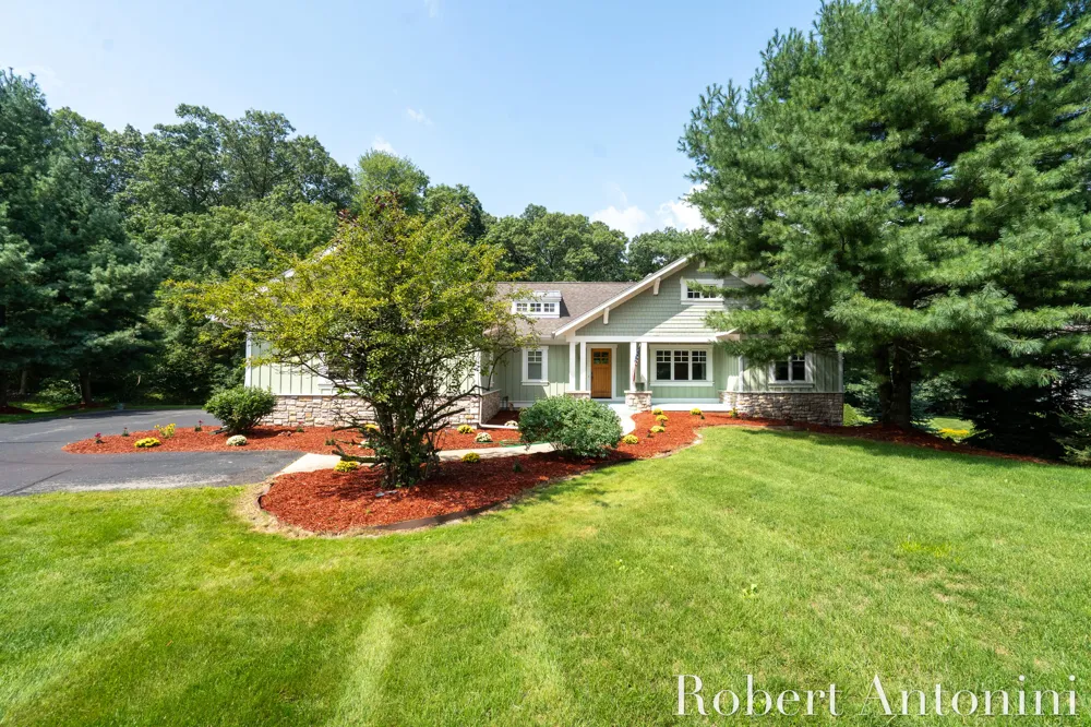 2025 Pine Nook Court NE Grand Rapids, MI 49525