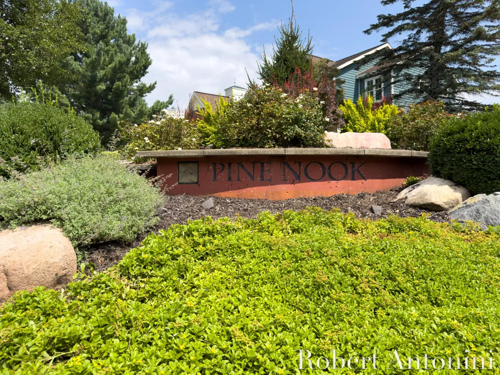 2025 Pine Nook Court NE Grand Rapids, MI 49525
