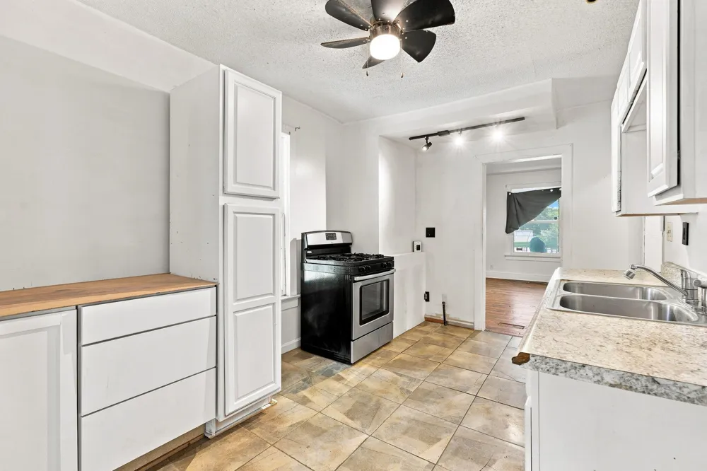 2611 Wood Street Muskegon Heights, MI 49444