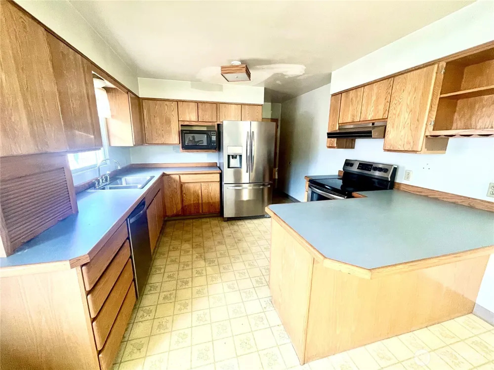 610 SW Front Avenue Castle Rock, WA 98611