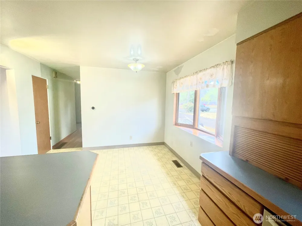 610 SW Front Avenue Castle Rock, WA 98611
