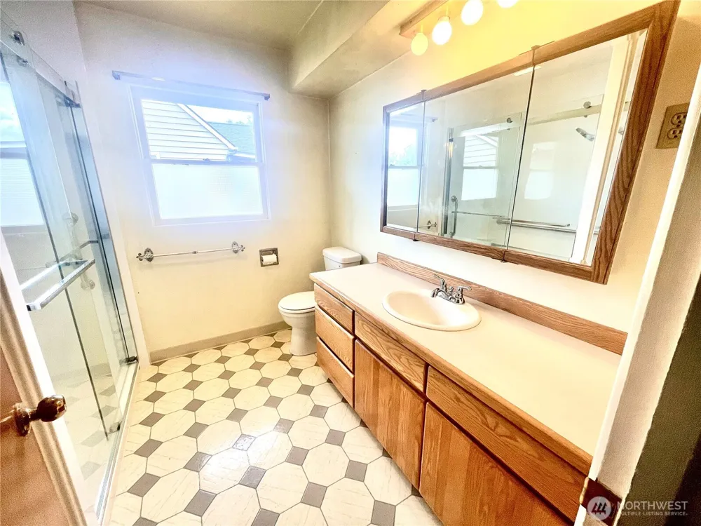 610 SW Front Avenue Castle Rock, WA 98611