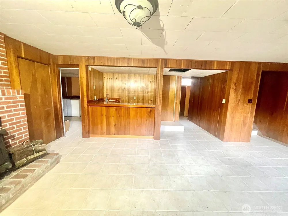 610 SW Front Avenue Castle Rock, WA 98611