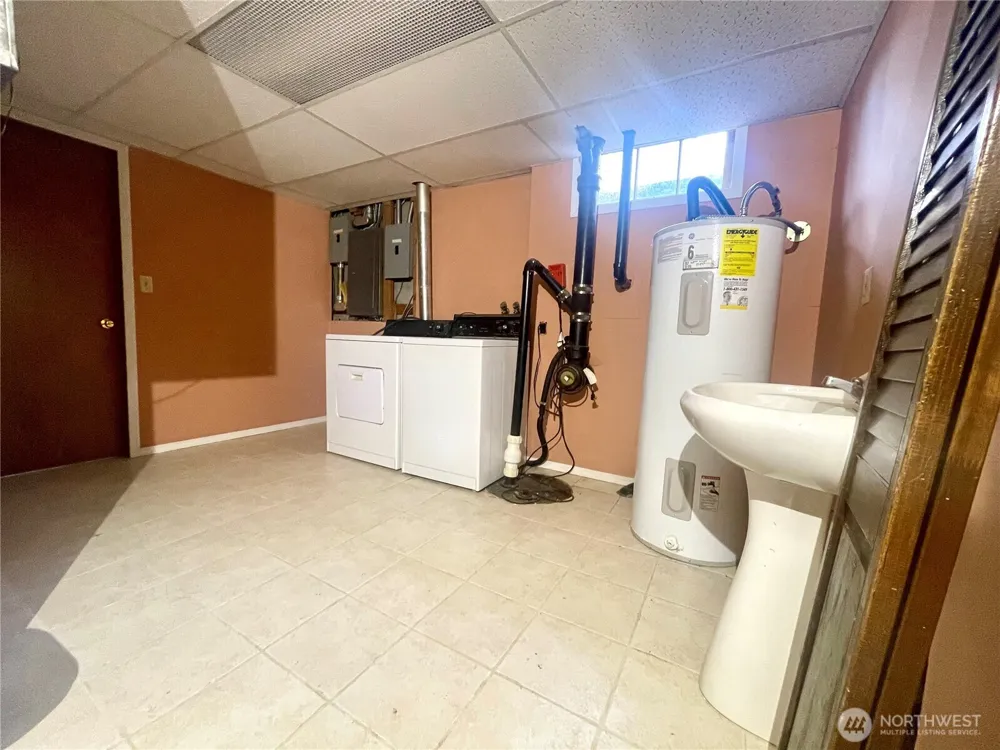 610 SW Front Avenue Castle Rock, WA 98611