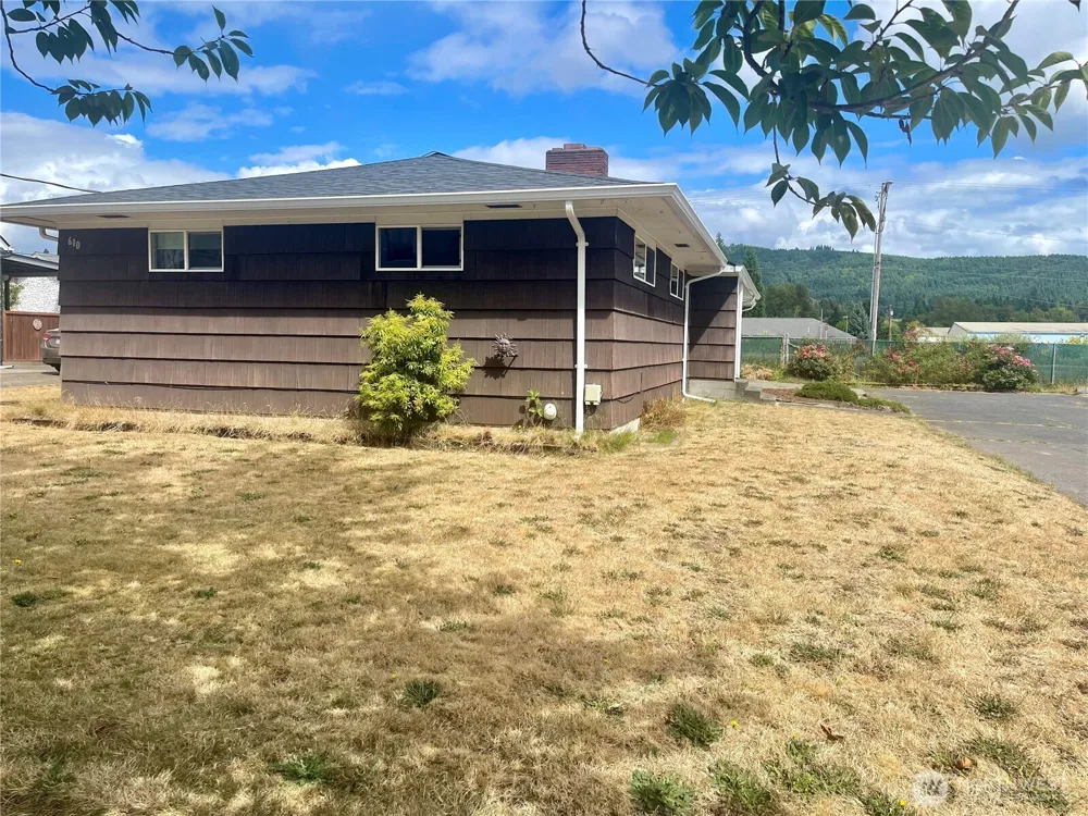610 SW Front Avenue Castle Rock, WA 98611