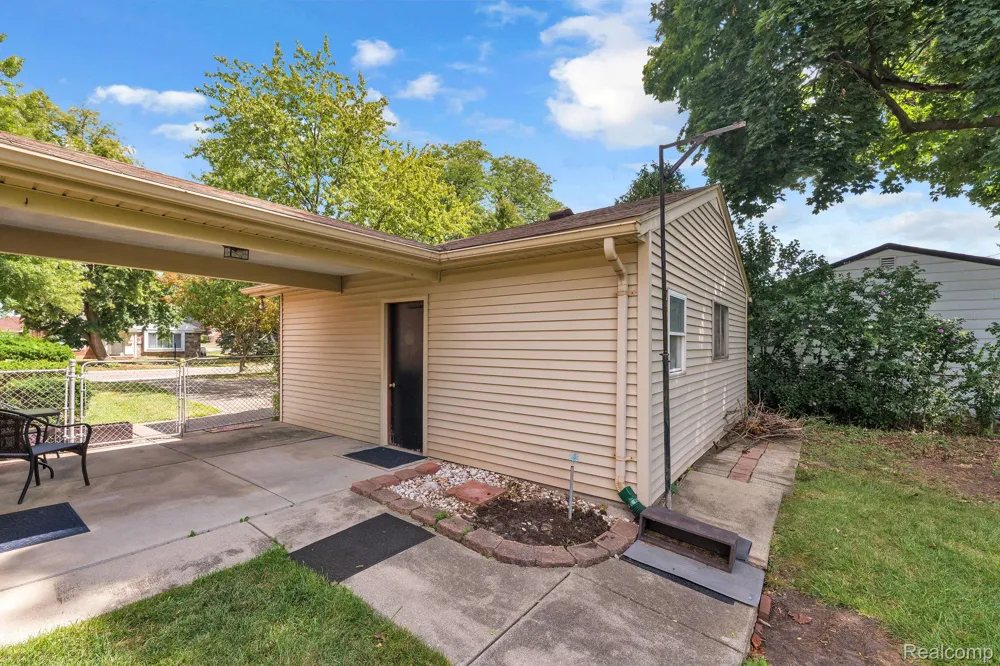 1762 Sherwood Court Dearborn City, MI 48124