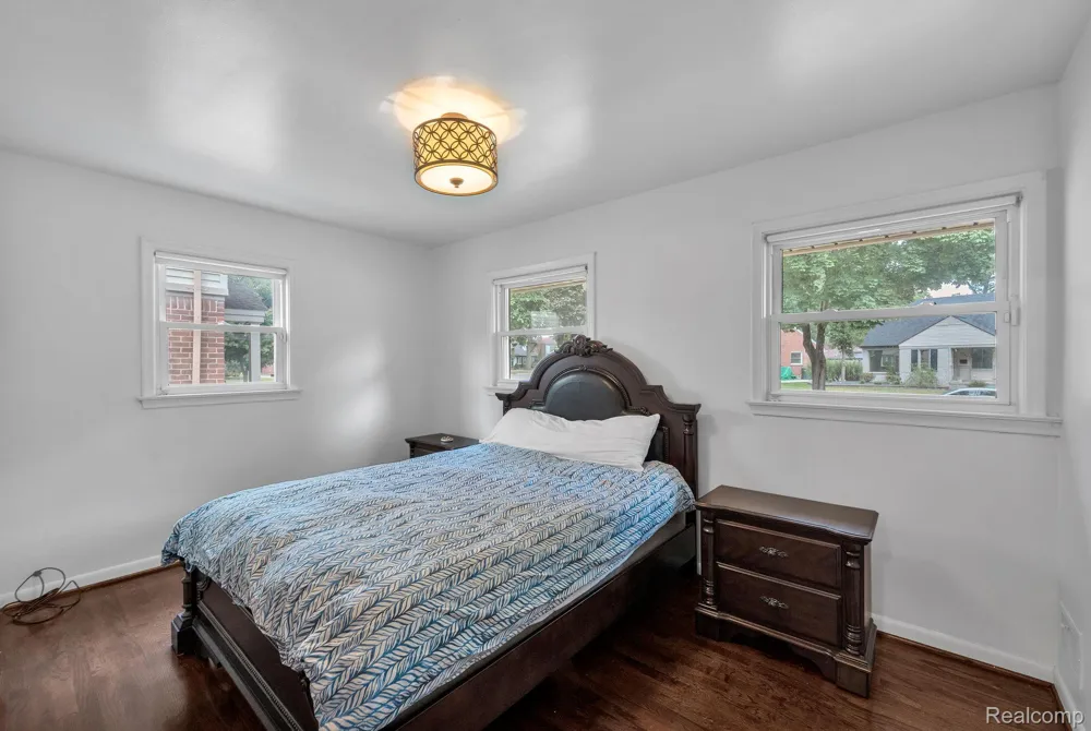 1762 Sherwood Court Dearborn City, MI 48124