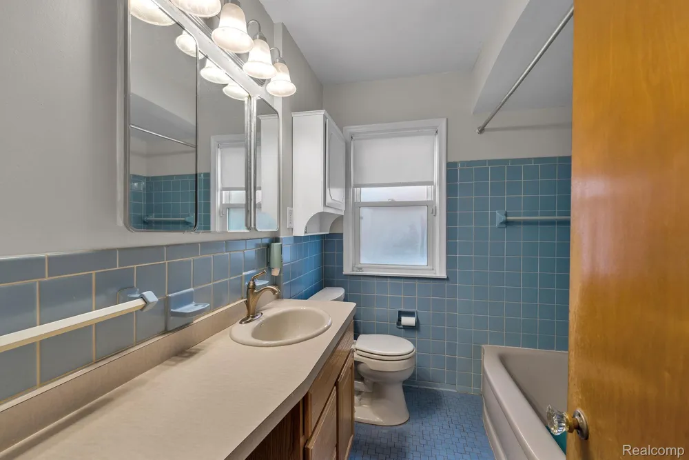 1762 Sherwood Court Dearborn City, MI 48124