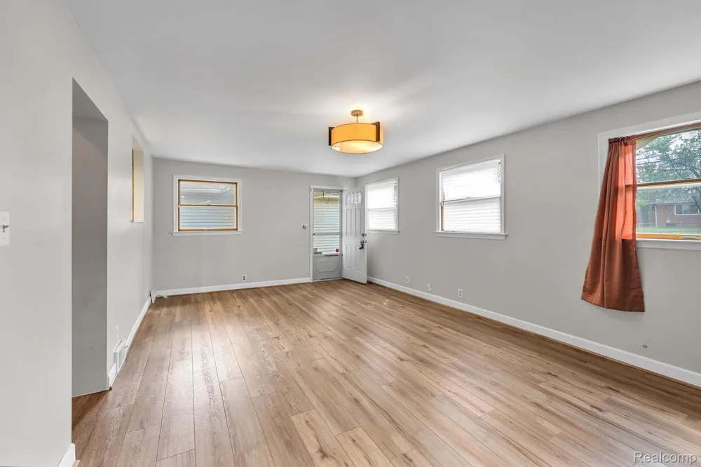 1762 Sherwood Court Dearborn City, MI 48124