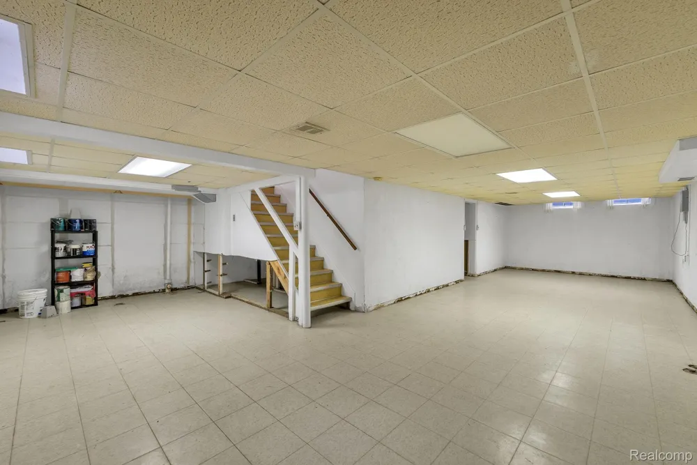 1762 Sherwood Court Dearborn City, MI 48124
