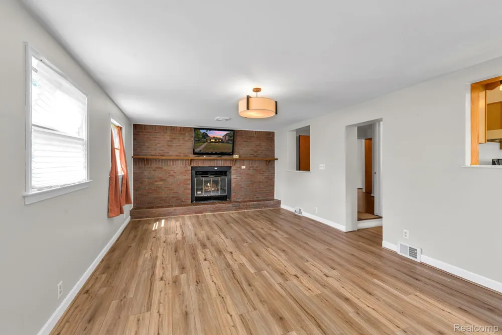 1762 Sherwood Court Dearborn City, MI 48124