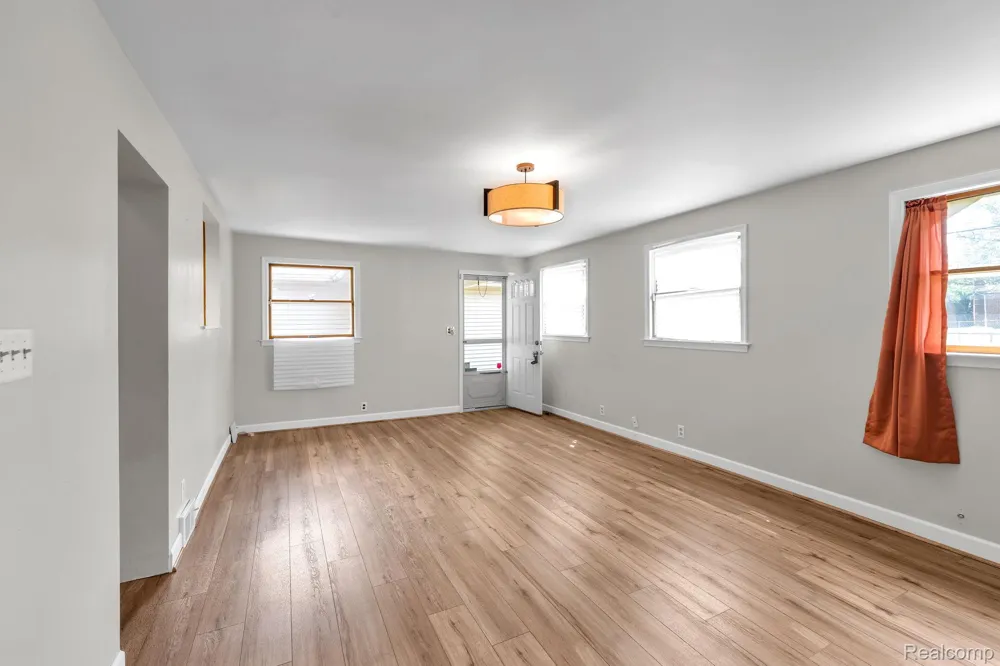1762 Sherwood Court Dearborn City, MI 48124