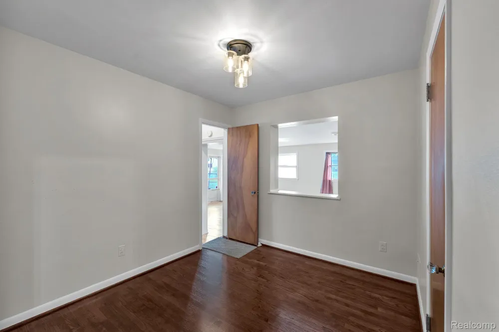 1762 Sherwood Court Dearborn City, MI 48124