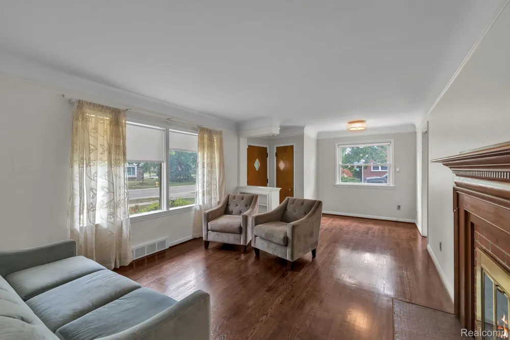 1762 Sherwood Court Dearborn City, MI 48124