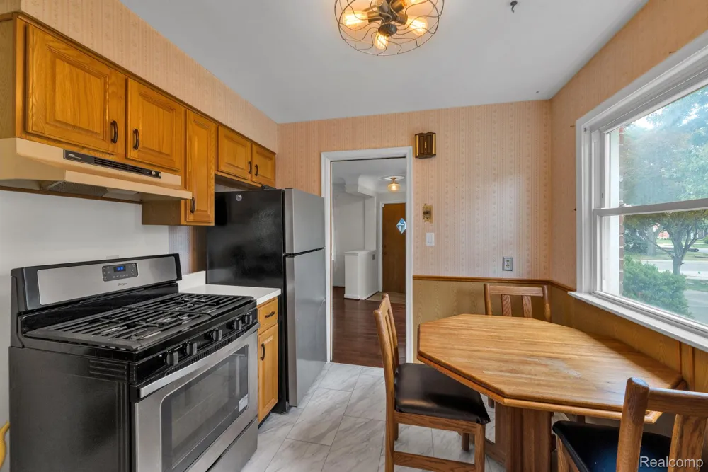 1762 Sherwood Court Dearborn City, MI 48124