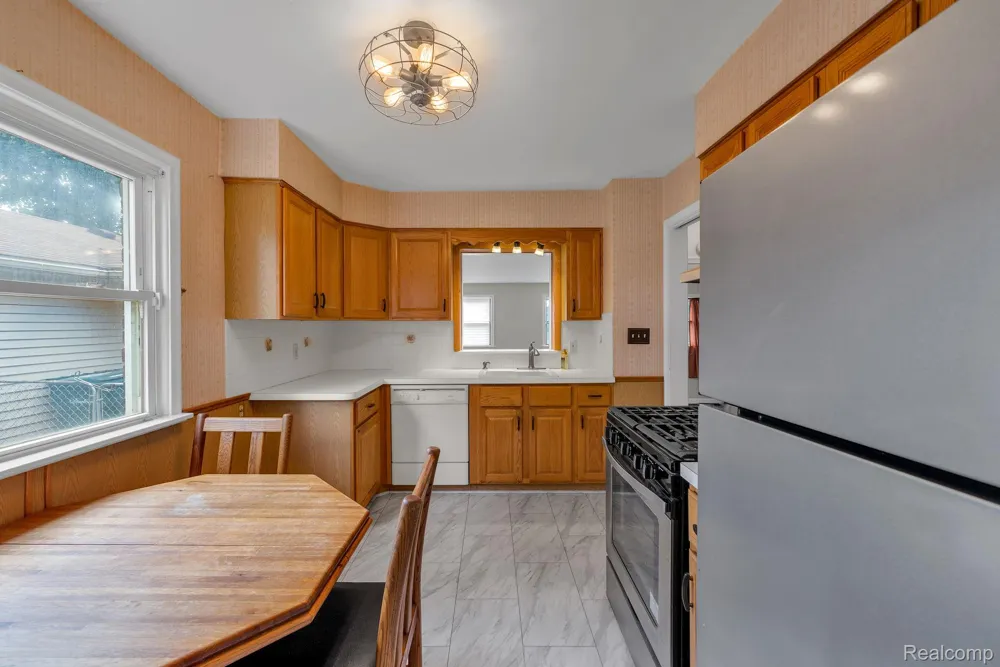 1762 Sherwood Court Dearborn City, MI 48124