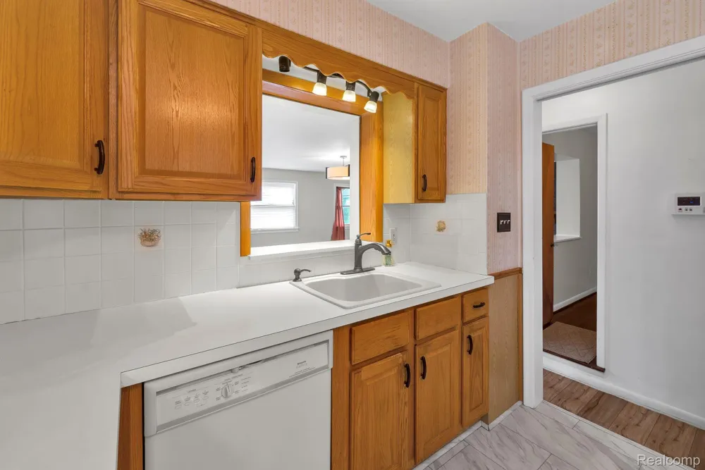 1762 Sherwood Court Dearborn City, MI 48124