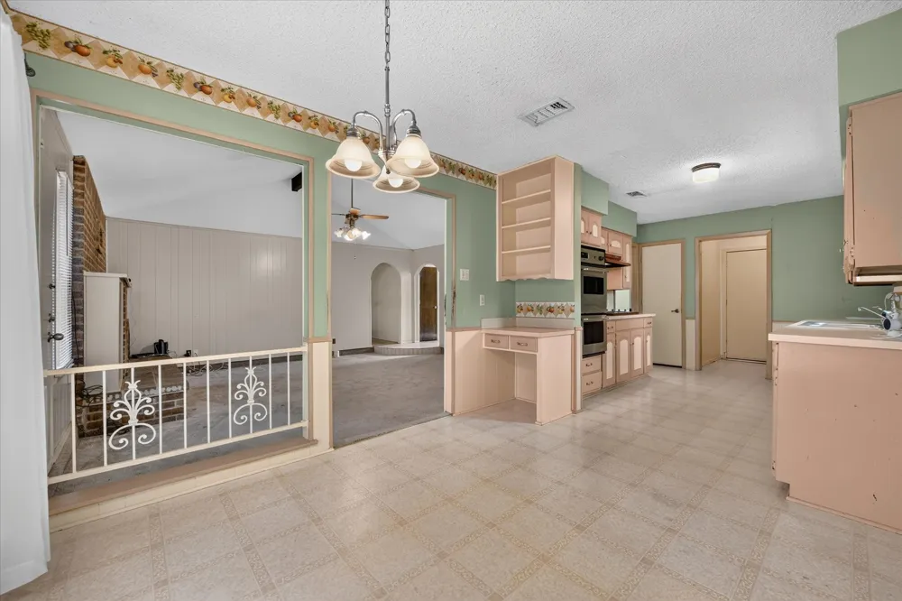 1617 Bent Oak Drive Bedford, TX 76021