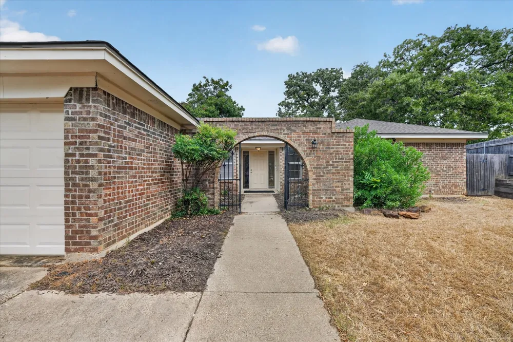 1617 Bent Oak Drive Bedford, TX 76021