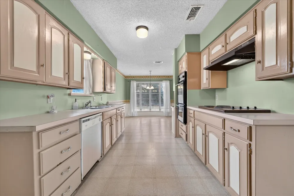 1617 Bent Oak Drive Bedford, TX 76021
