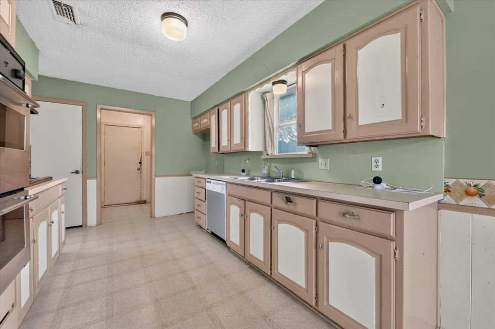1617 Bent Oak Drive Bedford, TX 76021