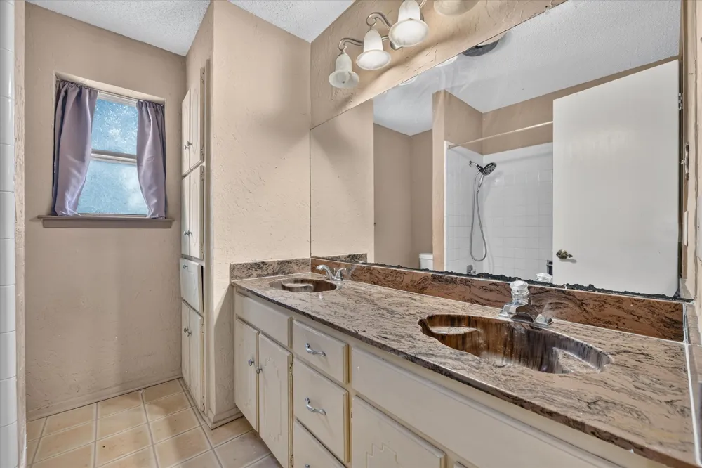 1617 Bent Oak Drive Bedford, TX 76021