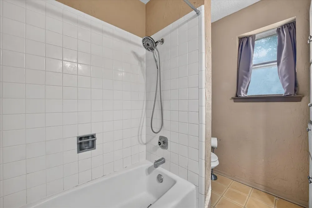 1617 Bent Oak Drive Bedford, TX 76021