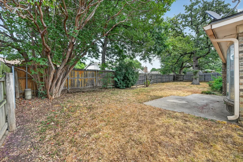 1617 Bent Oak Drive Bedford, TX 76021